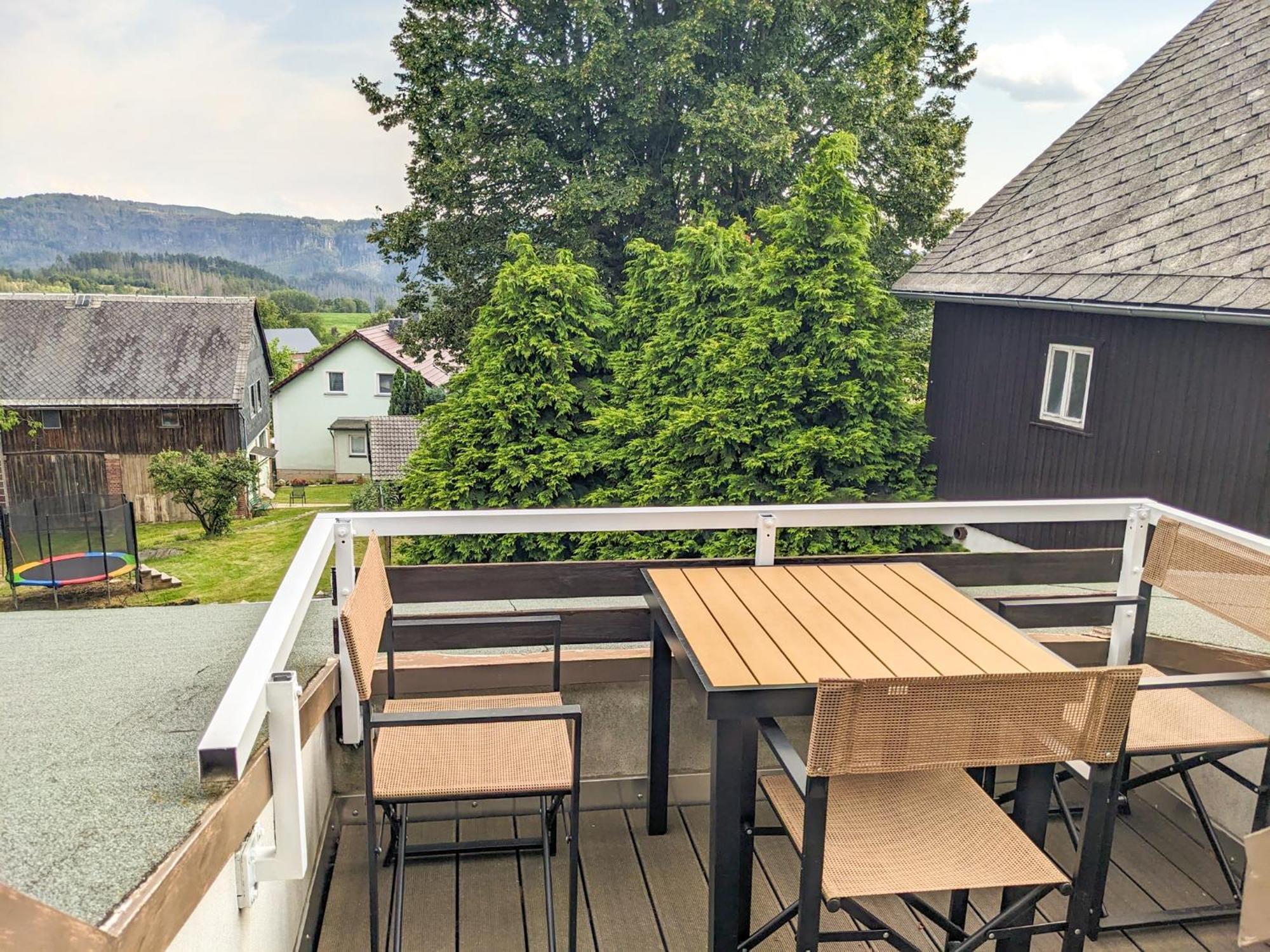 Apartment B6 - Urlaubsmagie - Inmitten Der Saechsischen Schweiz Mit Balkon Mit Ausblick Auf Sandsteine Sebnitz