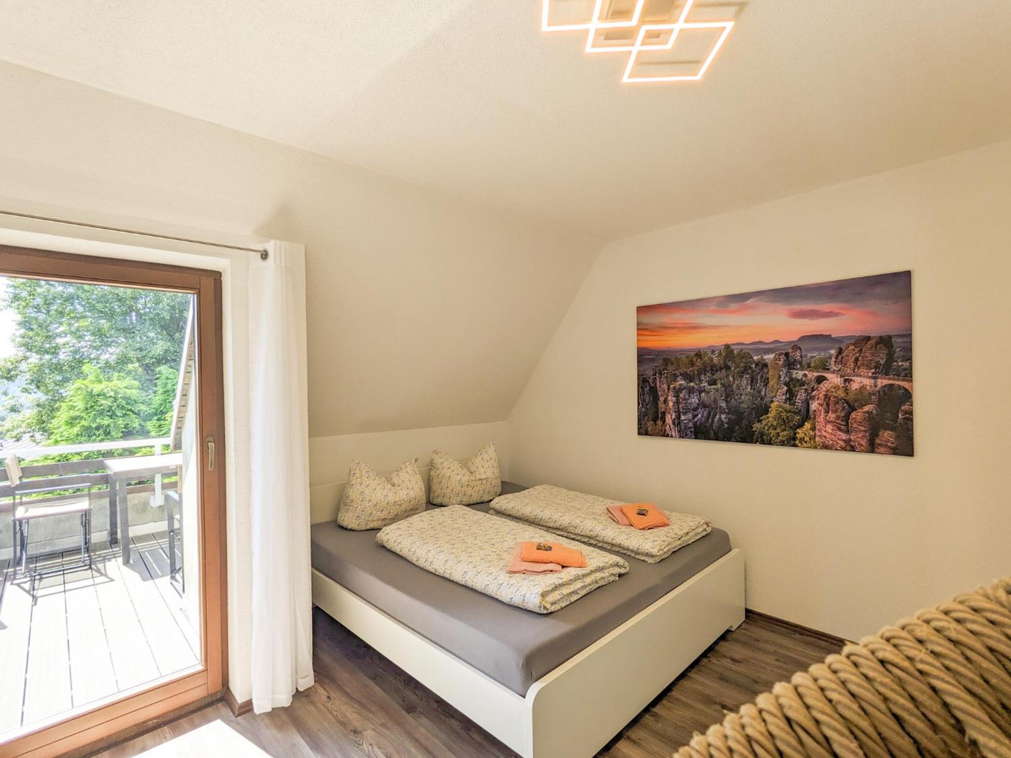 Apartment B6 - Urlaubsmagie - Inmitten Der Saechsischen Schweiz Mit Balkon Mit Ausblick Auf Sandsteine Sebnitz