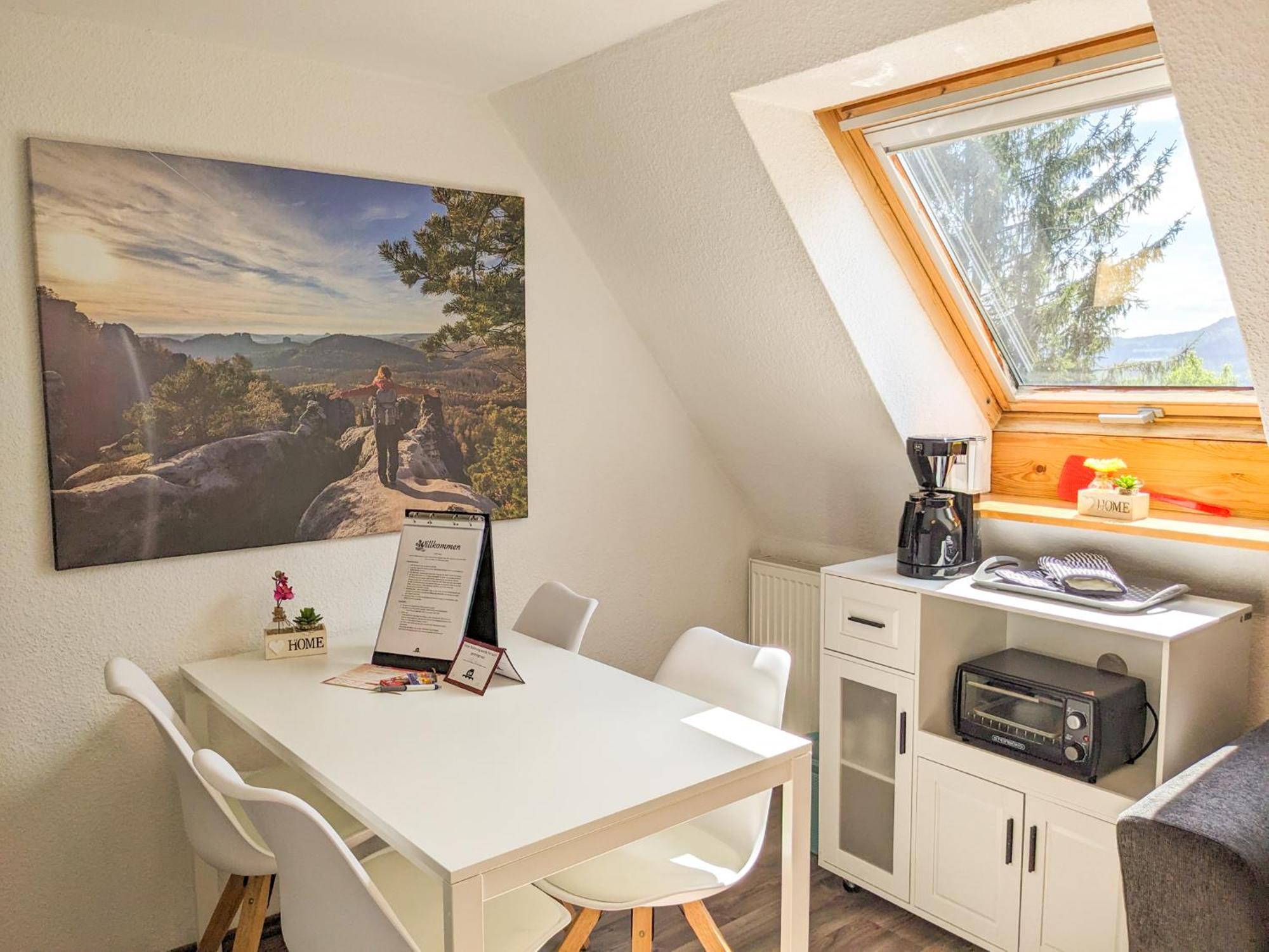 Apartment B6 - Urlaubsmagie - Inmitten Der Saechsischen Schweiz Mit Balkon Mit Ausblick Auf Sandsteine Sebnitz