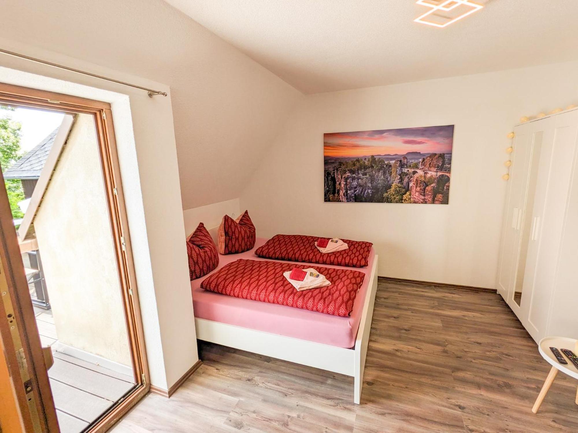 Apartment B6 - Urlaubsmagie - Inmitten Der Saechsischen Schweiz Mit Balkon Mit Ausblick Auf Sandsteine